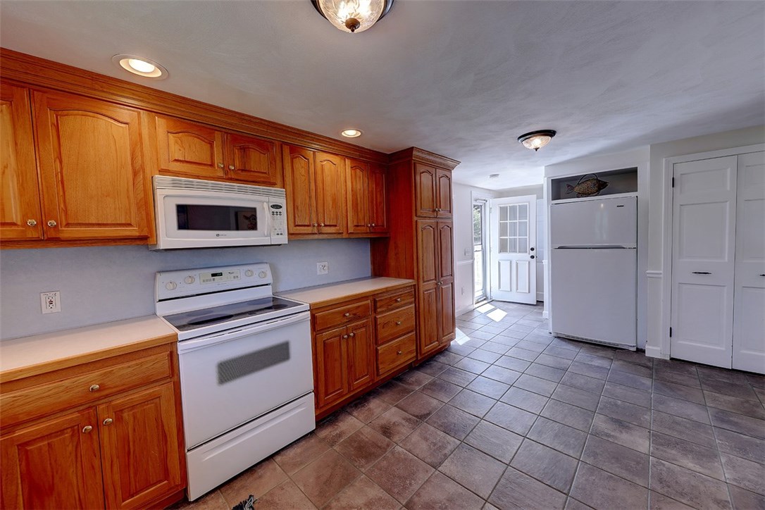 747 North Main Road Jamestown, RI 02835 - Photo 10 of 27 Gallery Image 10