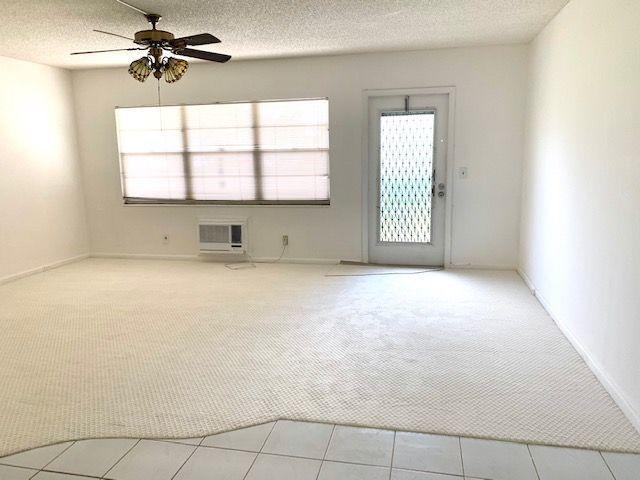 132 Suffolk F Boca Raton, FL 33434 - Photo 4 of 26 Living Room
