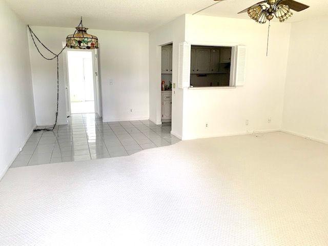 132 Suffolk F Boca Raton, FL 33434 - Photo 5 of 26 Living /Dining