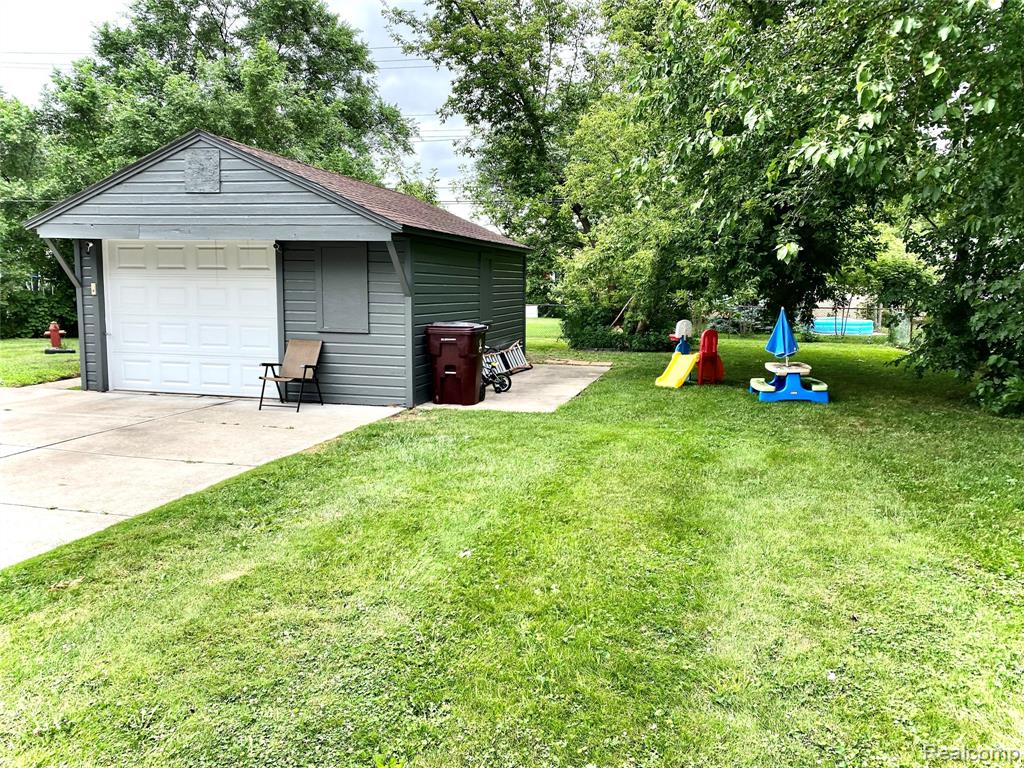8073 Helen Street Center Line, MI 48015 - Photo 24 of 28