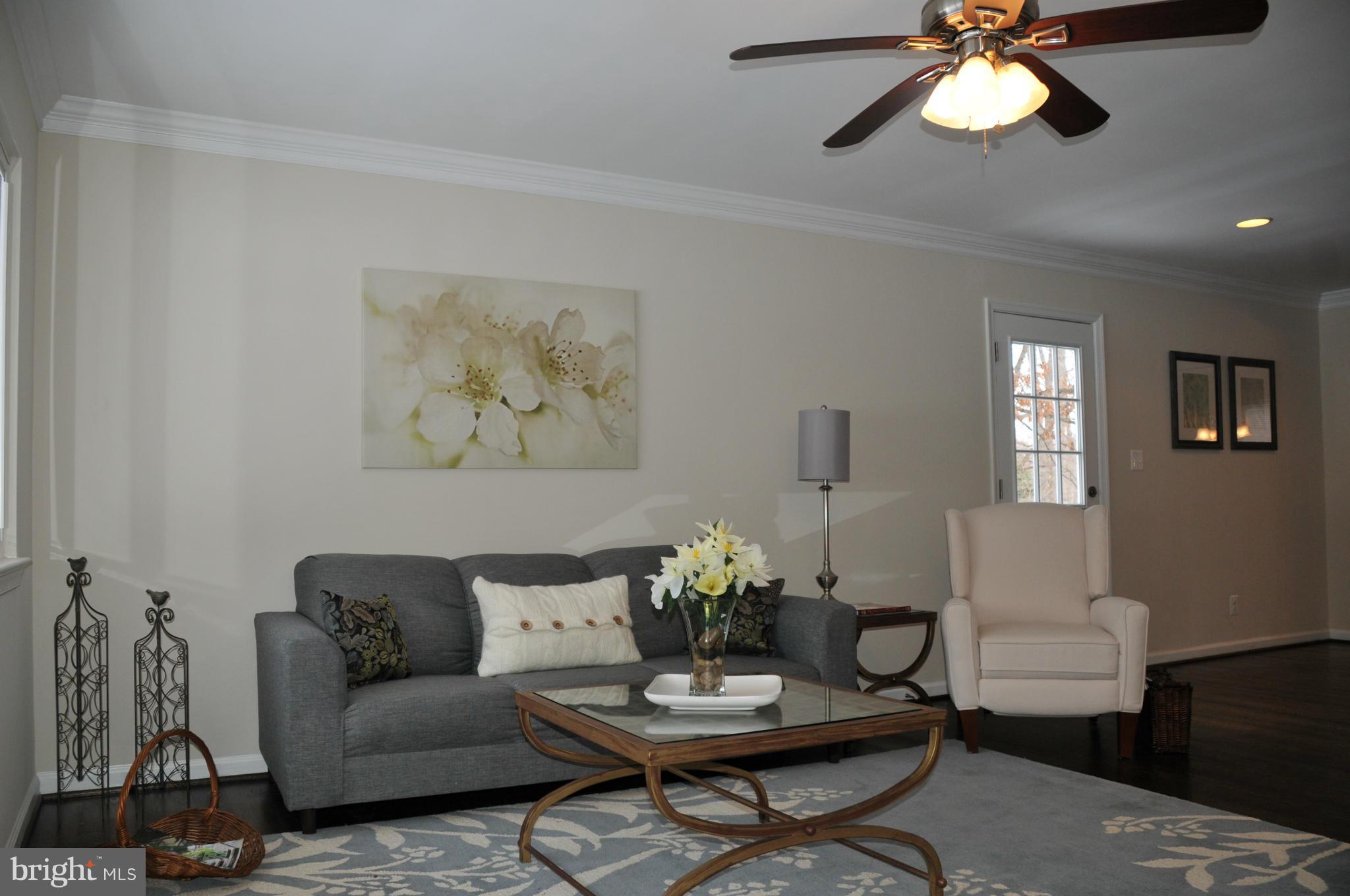 12209 Kahns Road Manassas, VA 20112 - Photo 2 of 30 Living Room