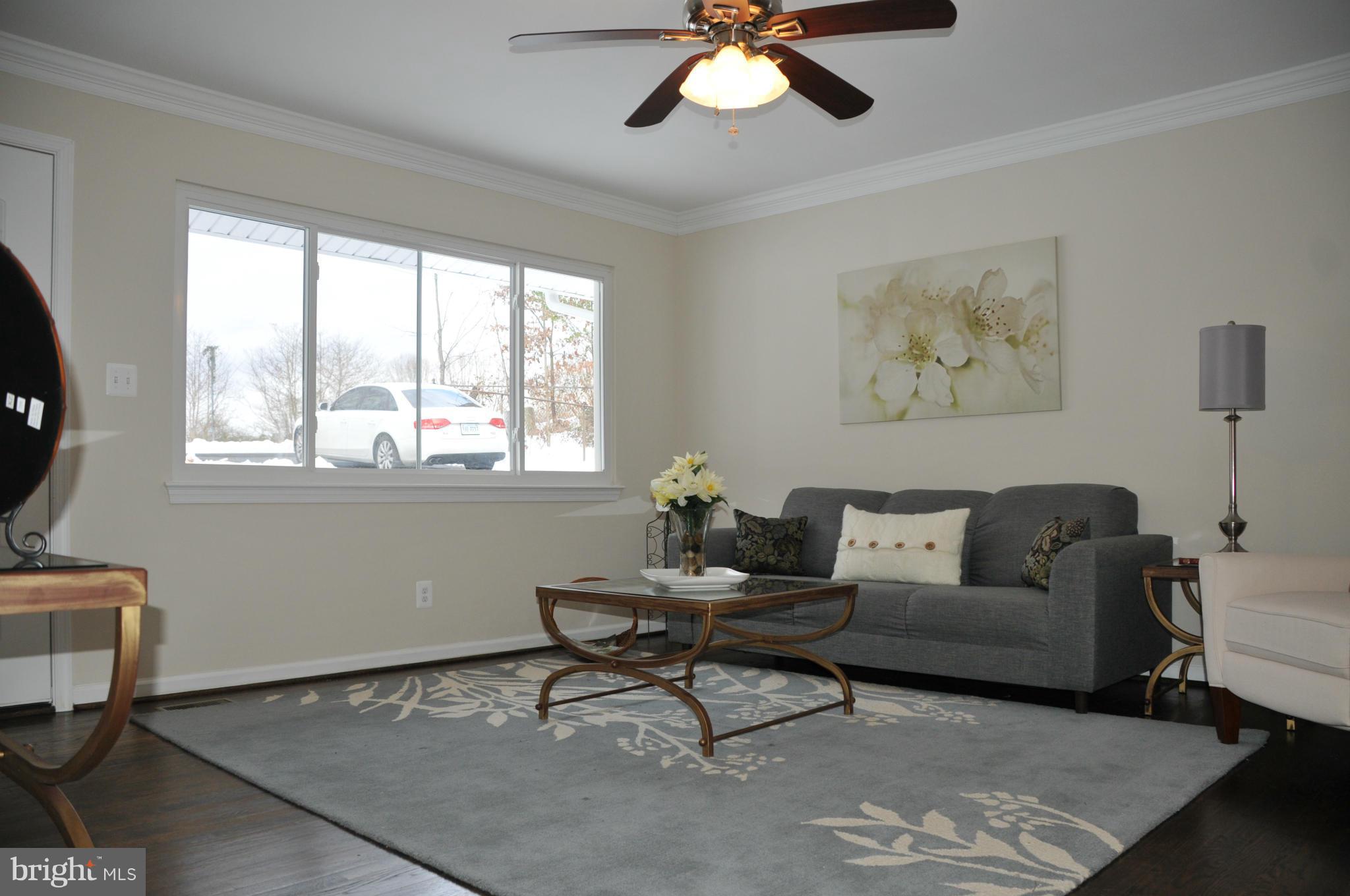 12209 Kahns Road Manassas, VA 20112 - Photo 3 of 30 Living Room