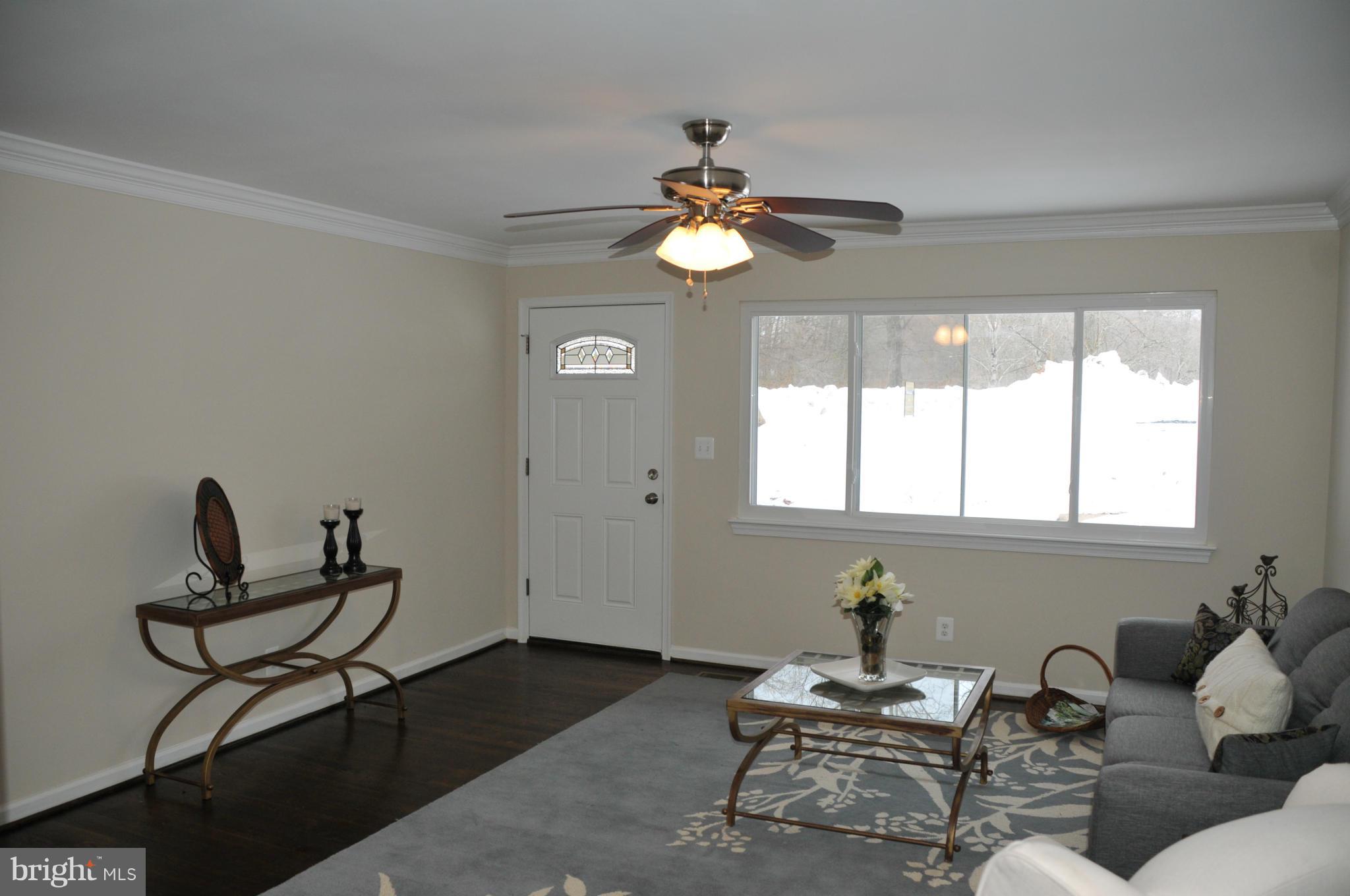 12209 Kahns Road Manassas, VA 20112 - Photo 6 of 30 Living Room