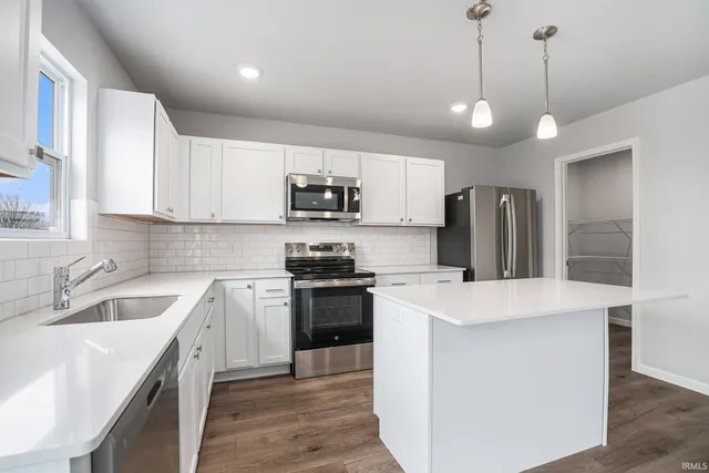 $399,900 | 8213 Catberry Trail, Fort Wayne, IN 46804