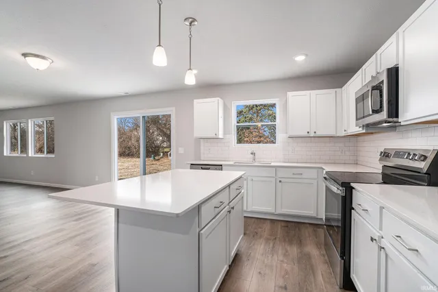 $399,900 | 8213 Catberry Trail, Fort Wayne, IN 46804