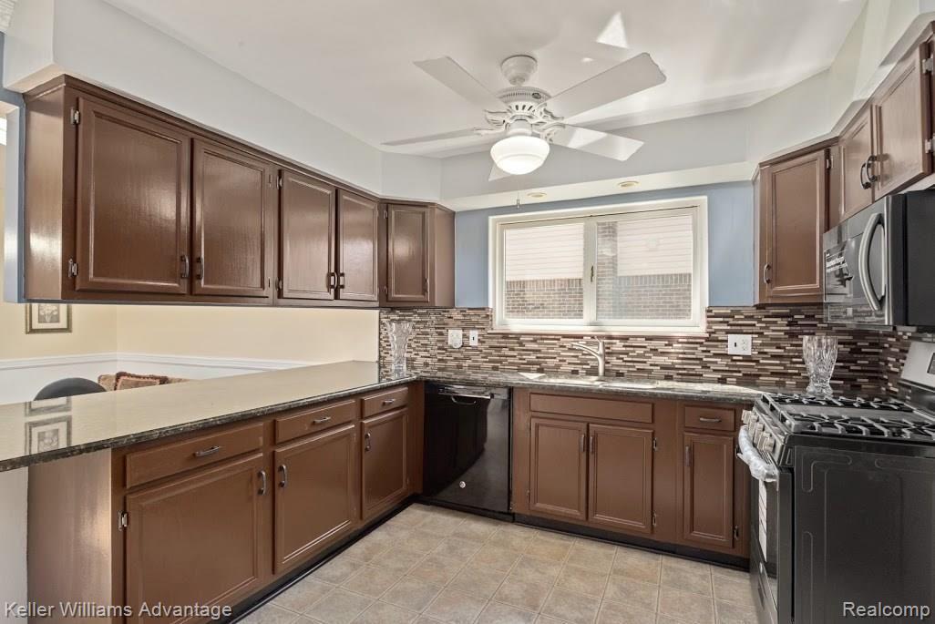 7588 Kingsbridge Road Canton, MI 48187 - Photo 6 of 33 DSC_0455.jpg