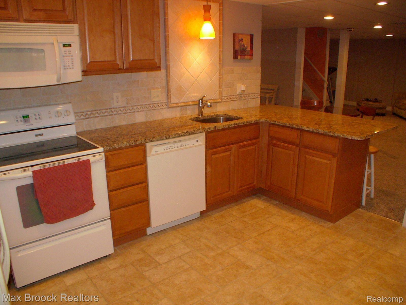3114 Quail Ridge Circle Rochester, MI 48309 - Photo 48 of 51 LL kitchen 3.jpg