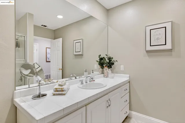 $1,495,000 | 64 Schooner Hill, Oakland, CA 94618