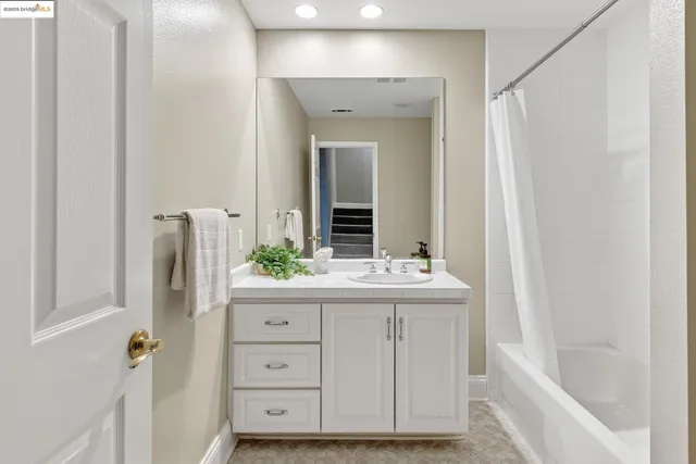 $1,495,000 | 64 Schooner Hill, Oakland, CA 94618