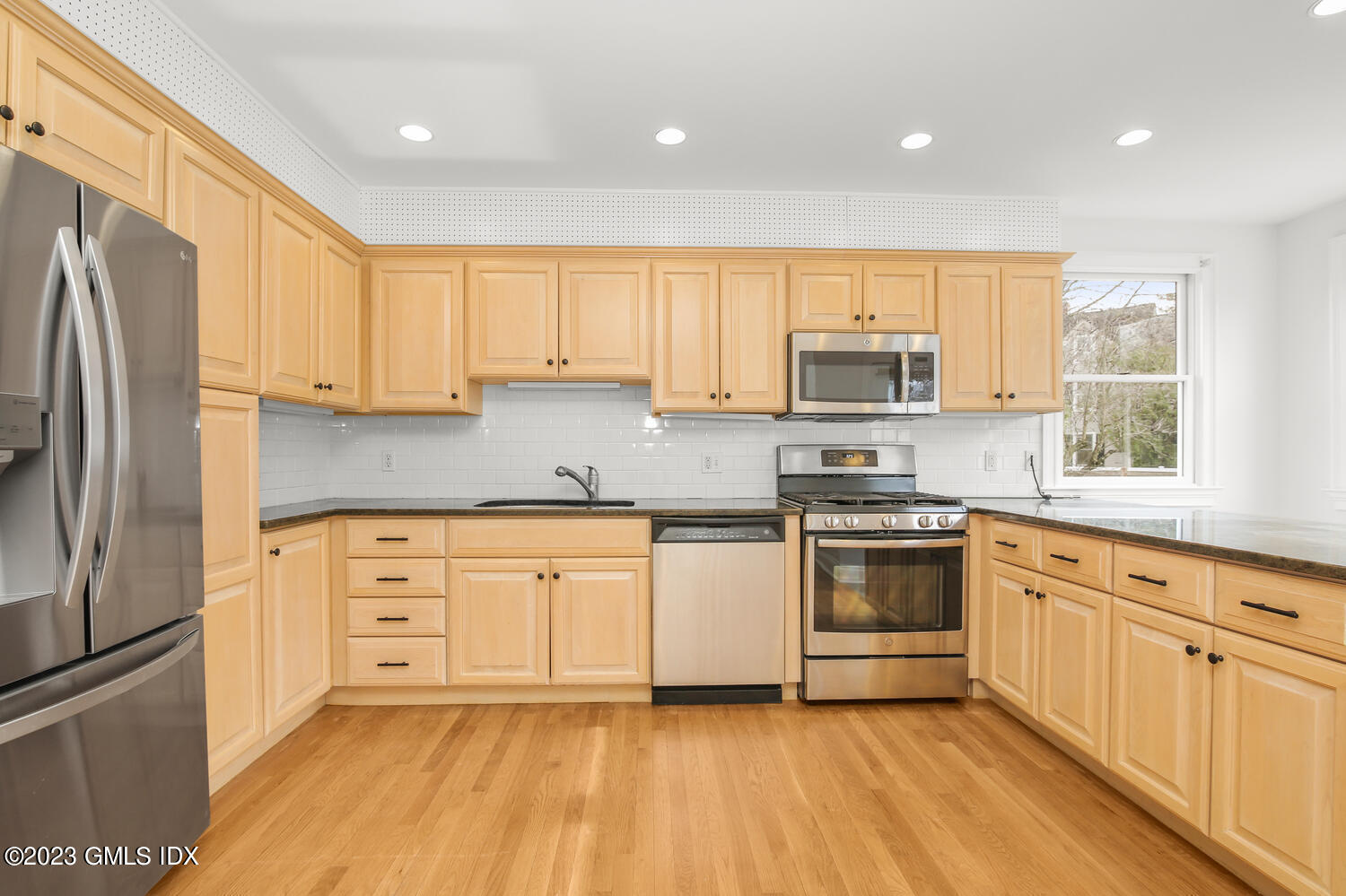 72 Orchard Street Cos Cob, CT 06807 - Photo 10 of 21 70 Orchard St Cos cob CT 06807-large-021