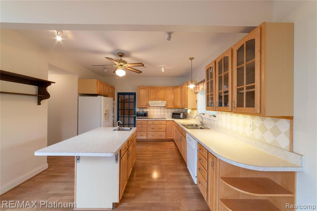 18819 Ridge Road Northville, MI 48167 - Photo 15 of 83
