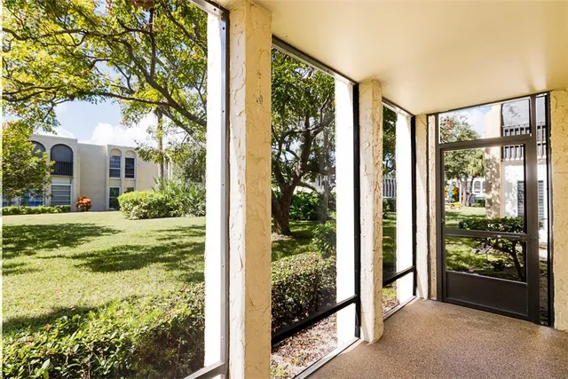 $1,750 | 835 18th Street, Unit 403, Vero Beach, FL 32960