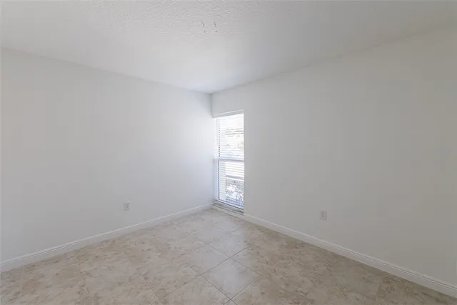 $1,750 | 835 18th Street, Unit 403, Vero Beach, FL 32960