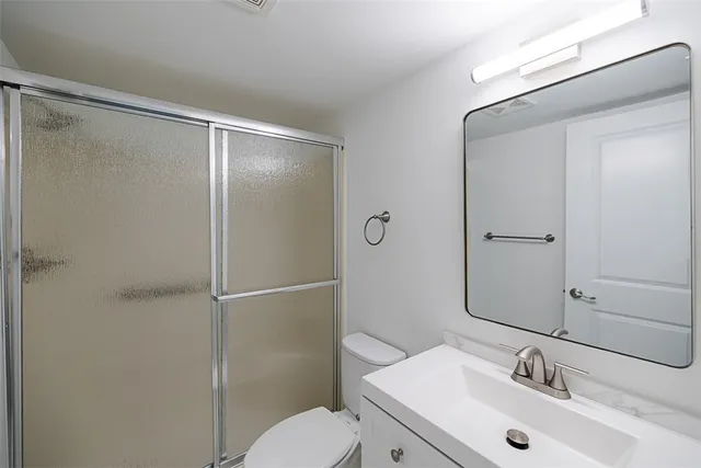 $1,750 | 835 18th Street, Unit 403, Vero Beach, FL 32960