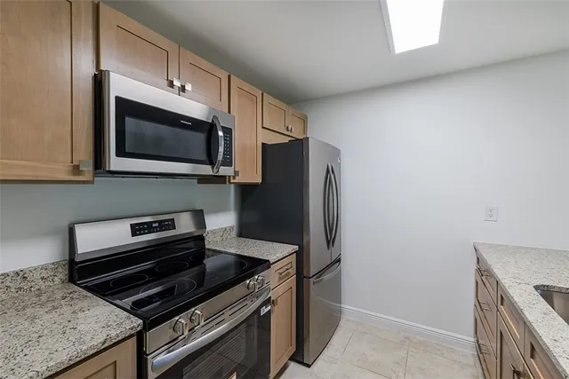 $1,750 | 835 18th Street, Unit 403, Vero Beach, FL 32960