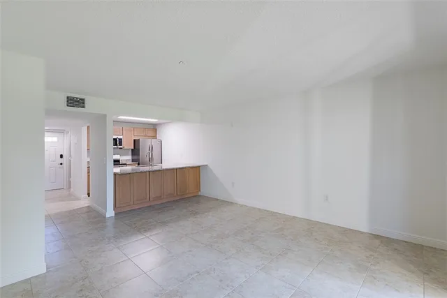 $1,750 | 835 18th Street, Unit 403, Vero Beach, FL 32960