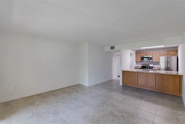 $1,750 | 835 18th Street, Unit 403, Vero Beach, FL 32960