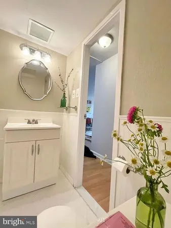 $2,000 | 301 North Beauregard Street, Unit 1007, Alexandria, VA 22312