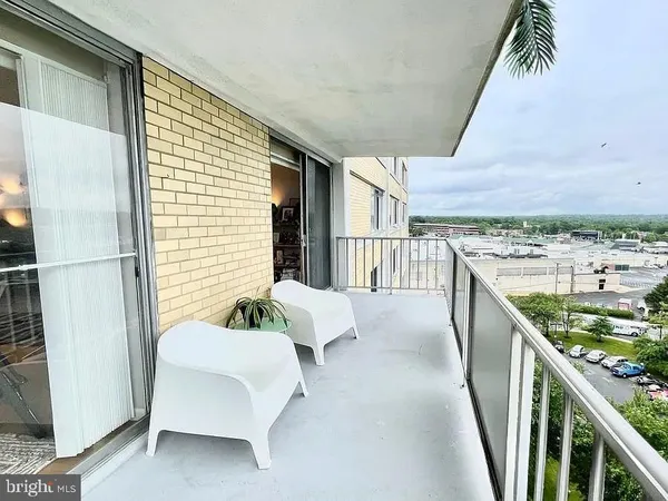 $2,000 | 301 North Beauregard Street, Unit 1007, Alexandria, VA 22312