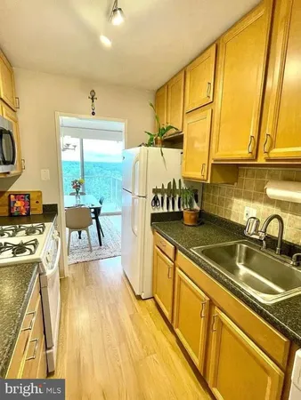 $2,000 | 301 North Beauregard Street, Unit 1007, Alexandria, VA 22312