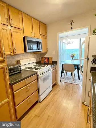 $2,000 | 301 North Beauregard Street, Unit 1007, Alexandria, VA 22312