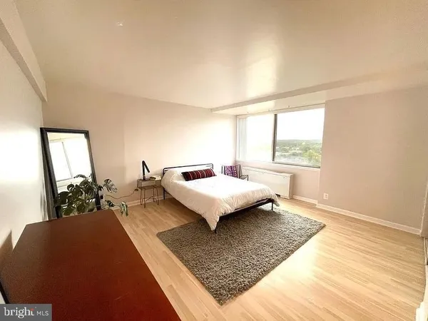 $2,000 | 301 North Beauregard Street, Unit 1007, Alexandria, VA 22312