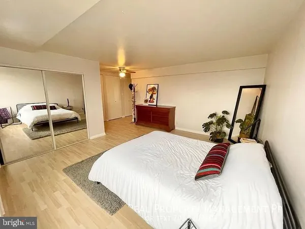 $2,000 | 301 North Beauregard Street, Unit 1007, Alexandria, VA 22312