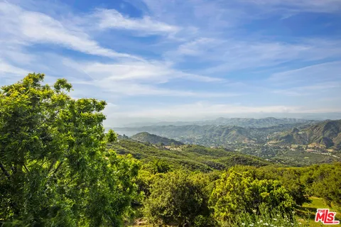$2,299,000 | 475 Stunt Road, Calabasas, CA 91302