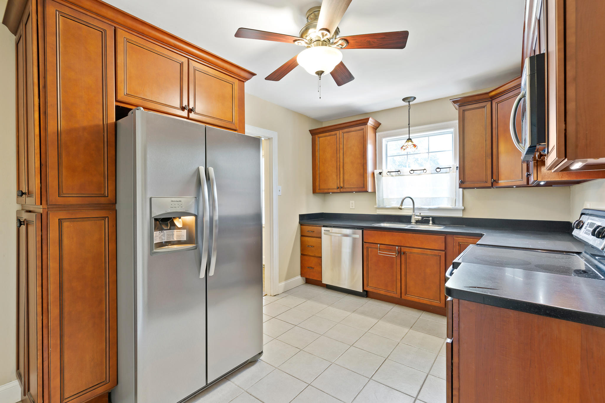 205 Bass Road Chattanooga, TN 37421 - Photo 15 of 32 Great cabinet space and built in pantry