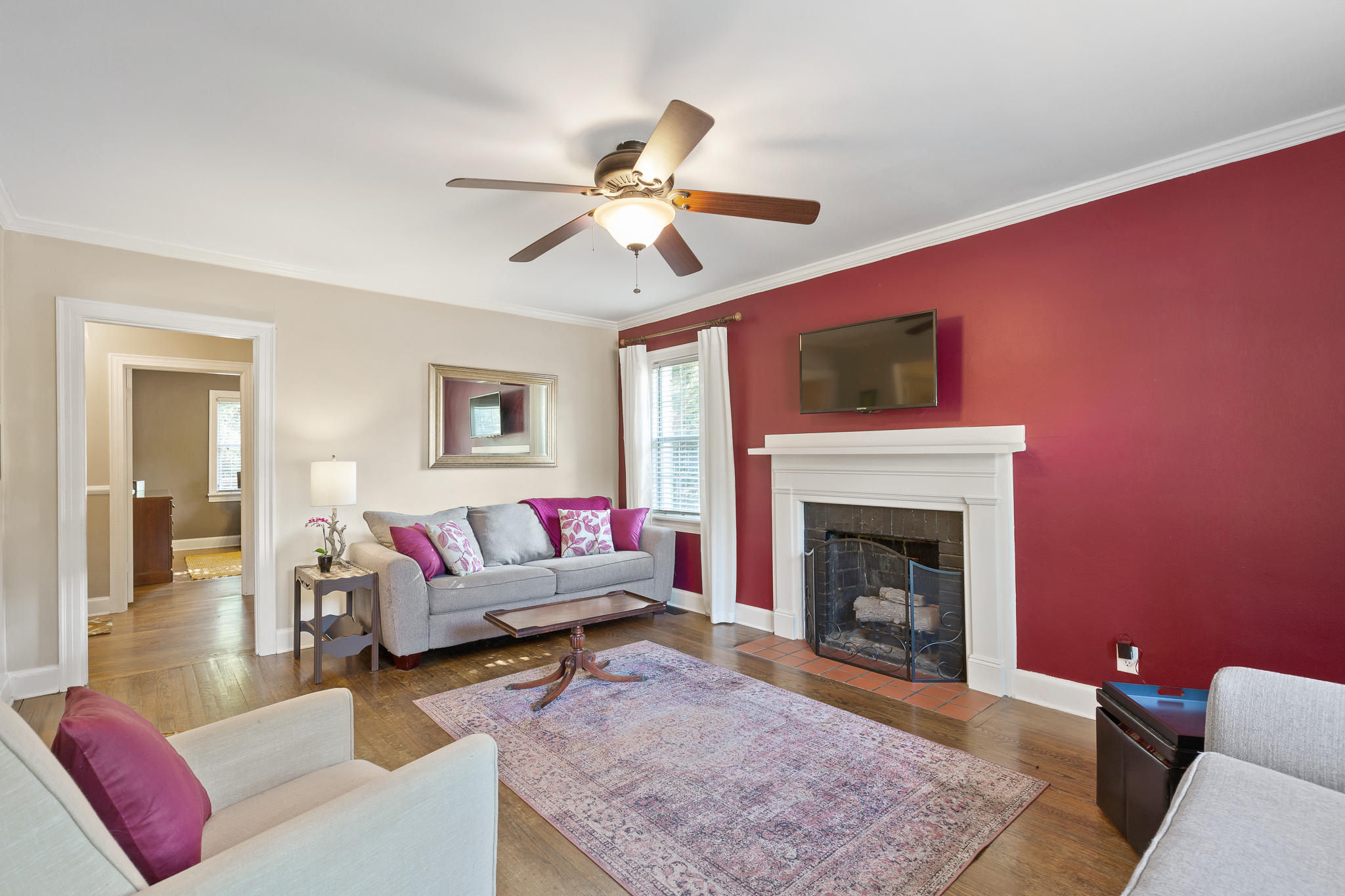 205 Bass Road Chattanooga, TN 37421 - Photo 8 of 32 Living area with gas fireplace