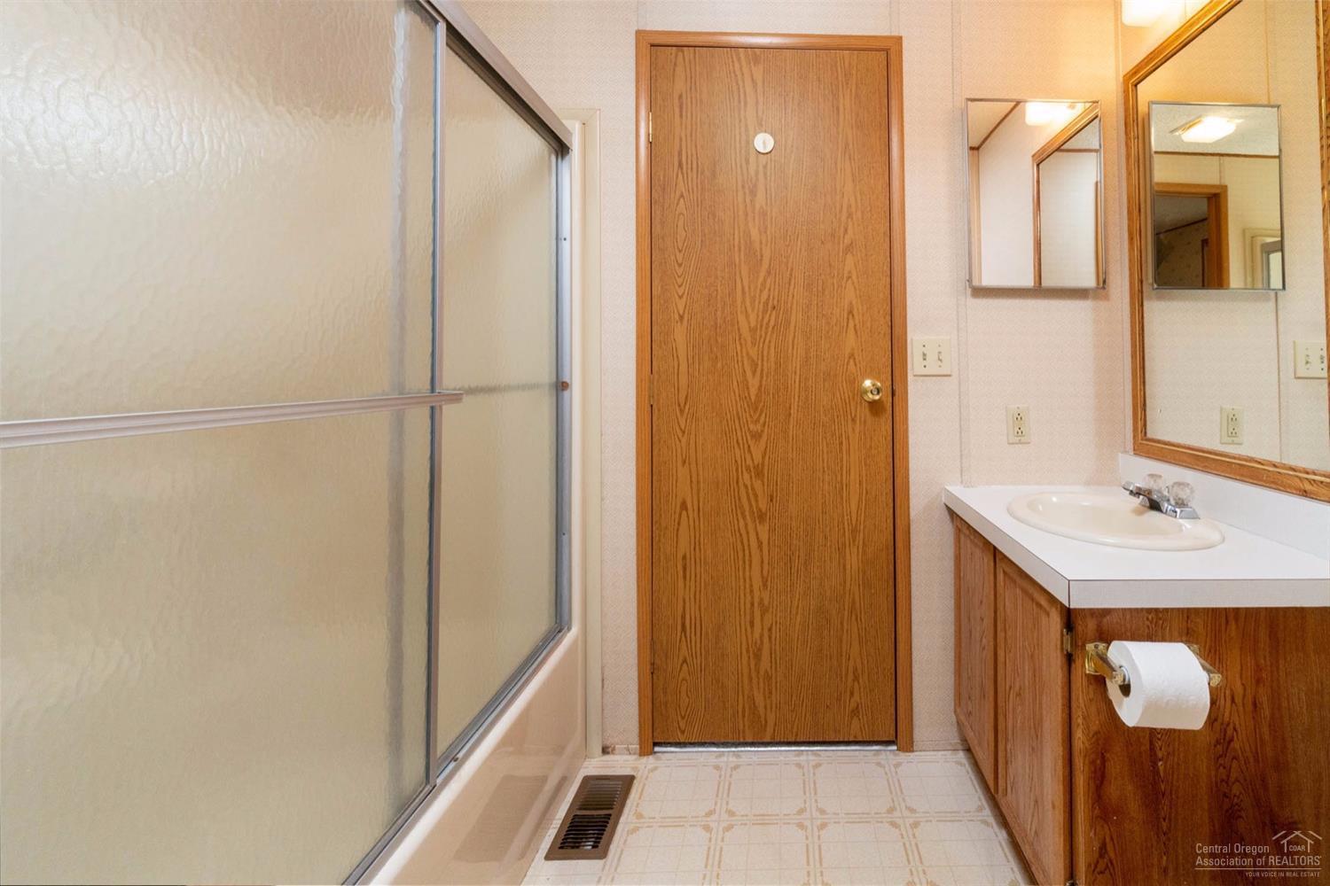2405 Calaroga Road Redmond, OR 97756 - Photo 11 of 24 Gallery Image 11