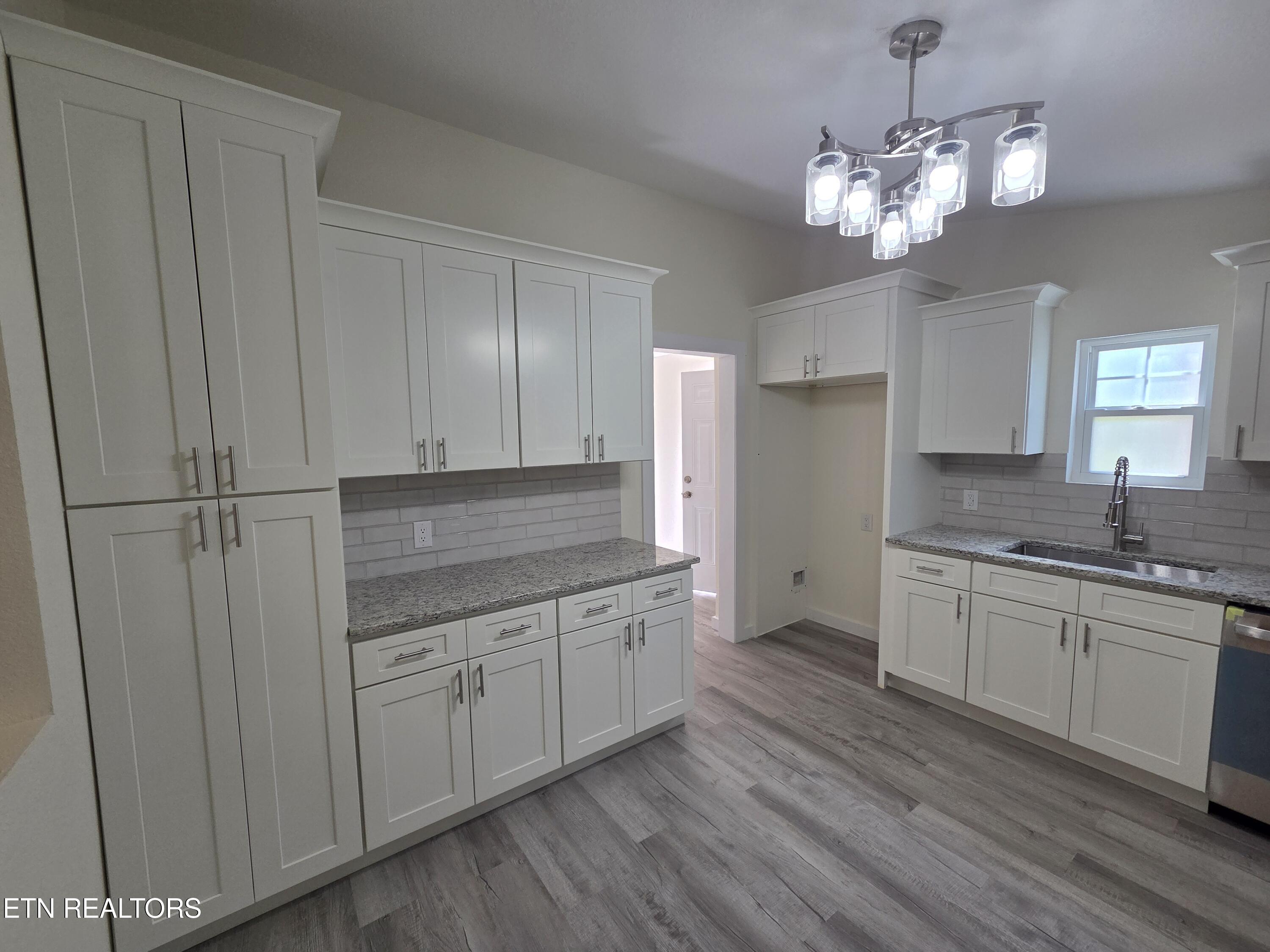 2330 Mynatt Road Knoxville, TN 37918 - Photo 11 of 17 kitchen