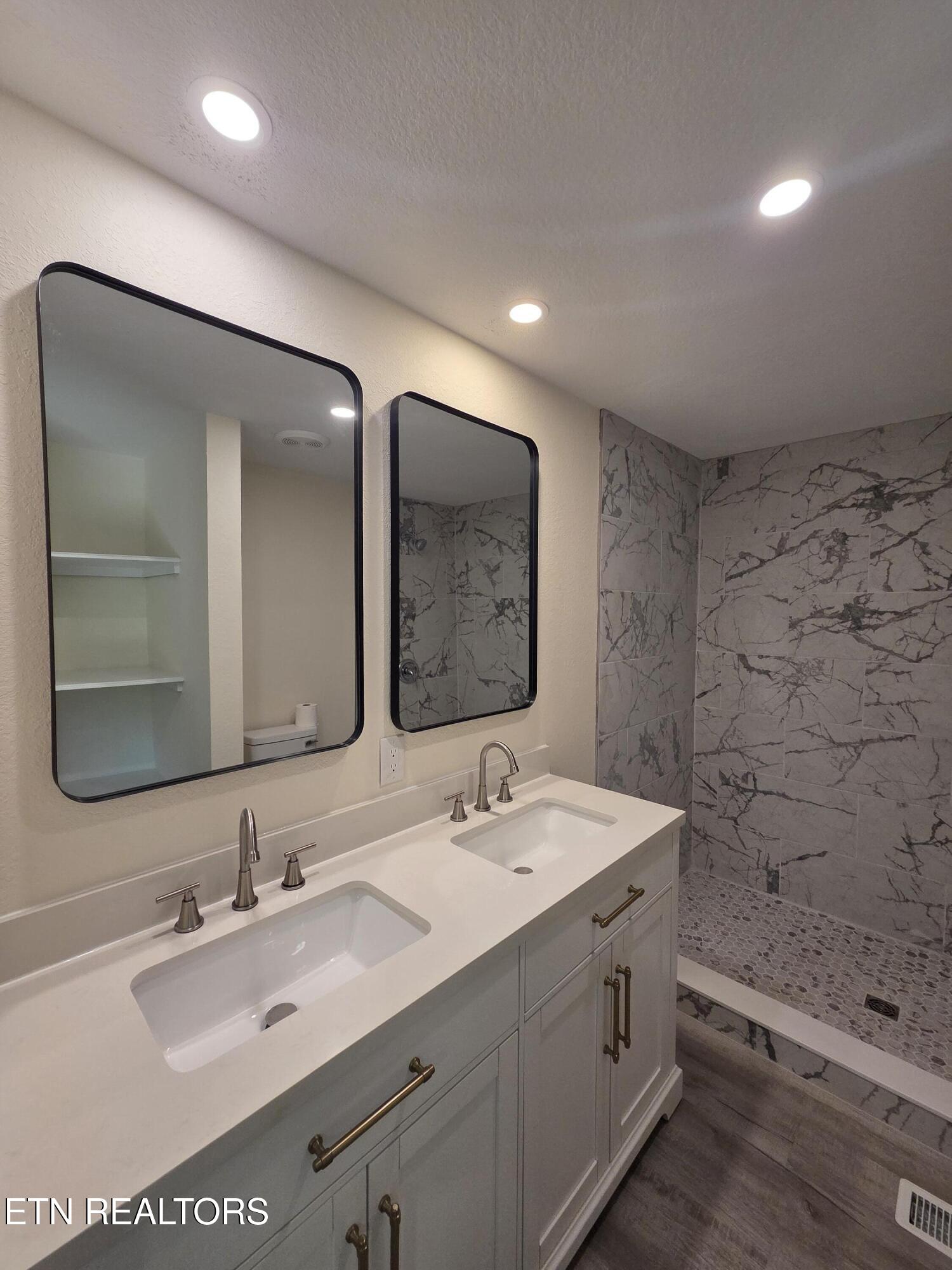 2330 Mynatt Road Knoxville, TN 37918 - Photo 4 of 17 master bath