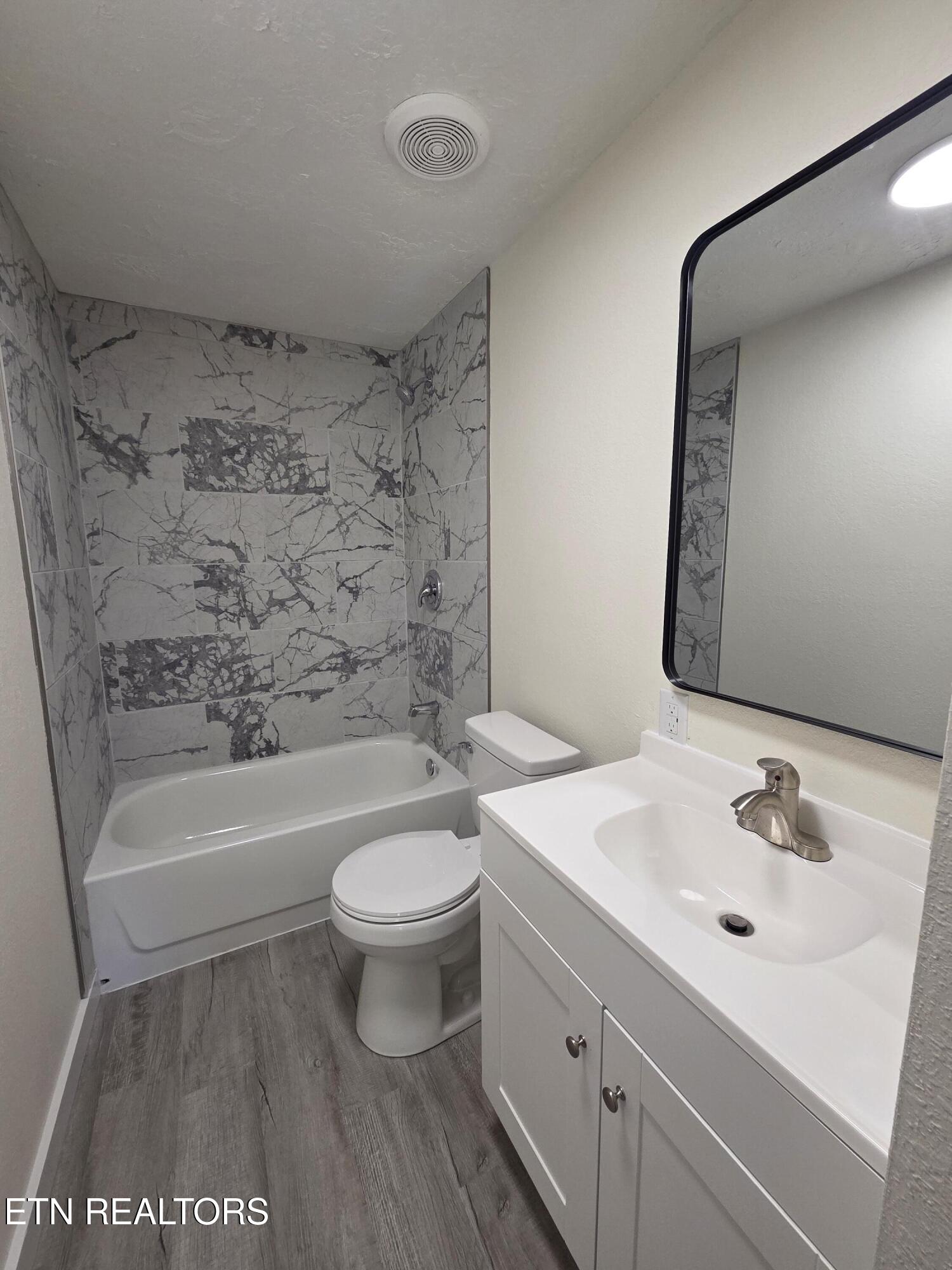 2330 Mynatt Road Knoxville, TN 37918 - Photo 9 of 17 hall bath