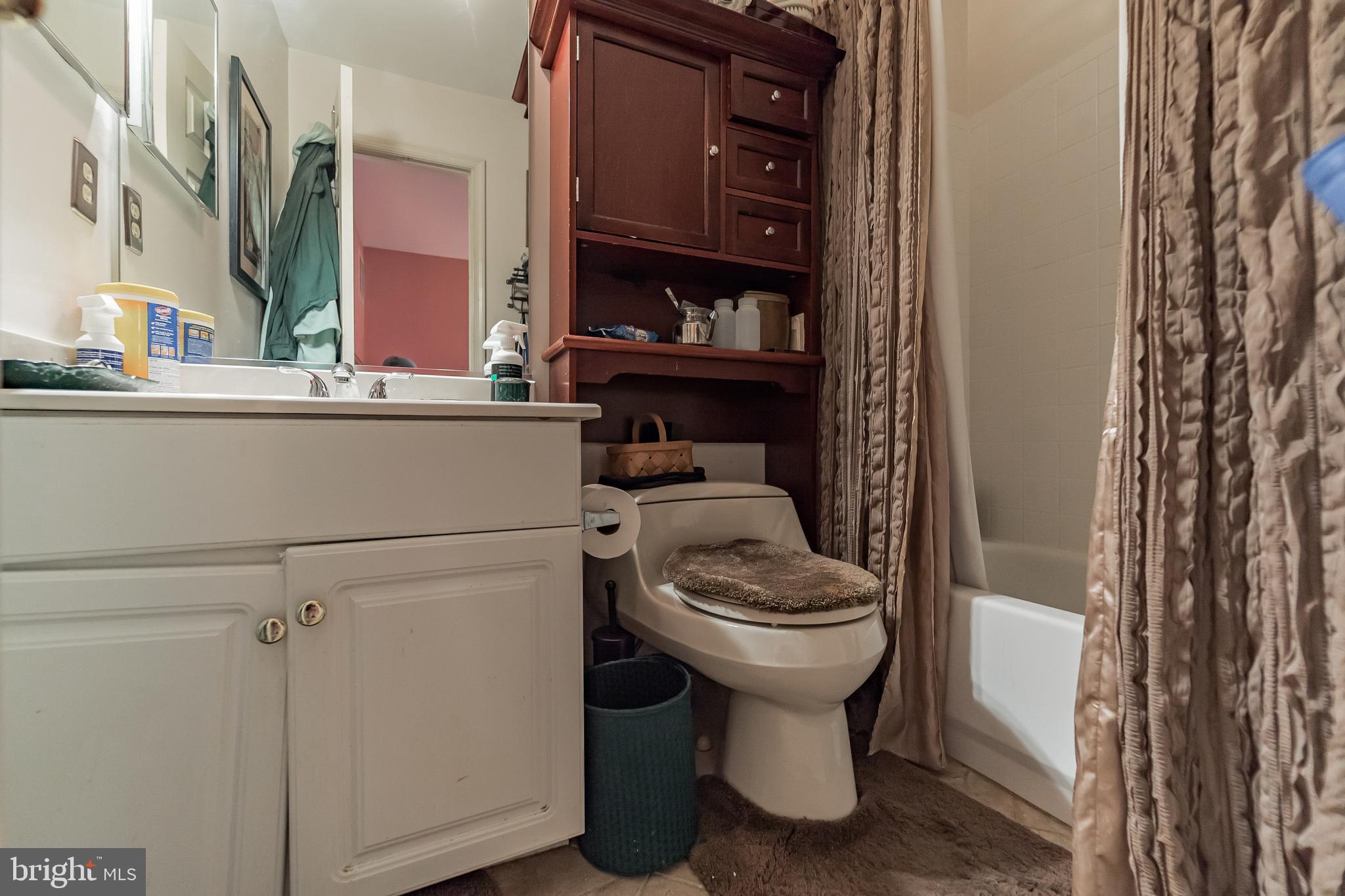 1814 Locust Grove Road Silver Spring, MD 20910 - Photo 17 of 31 Hall Bath