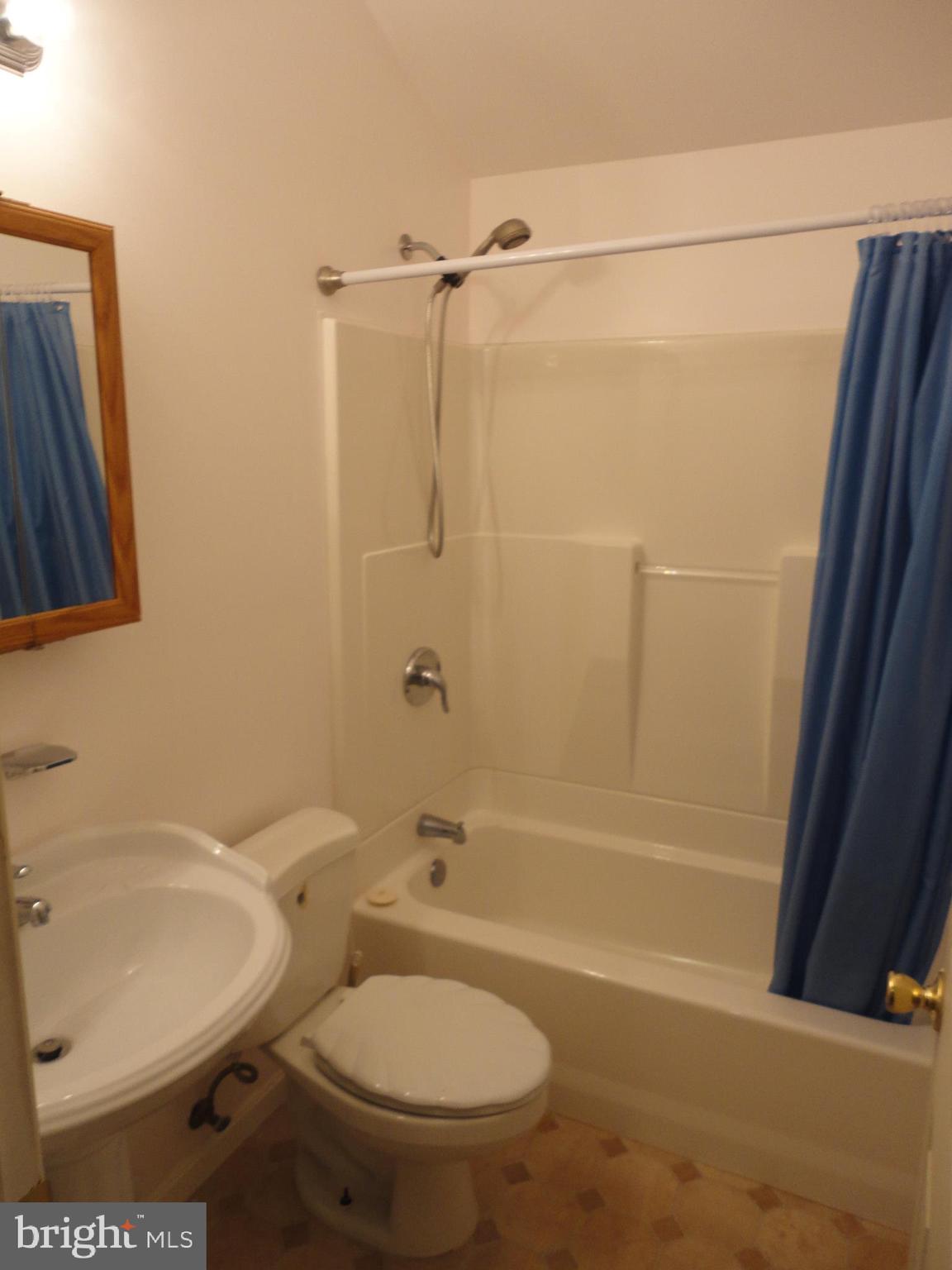 967 Middlesex Road Baltimore, MD 21221 - Photo 14 of 32 Full Bath
