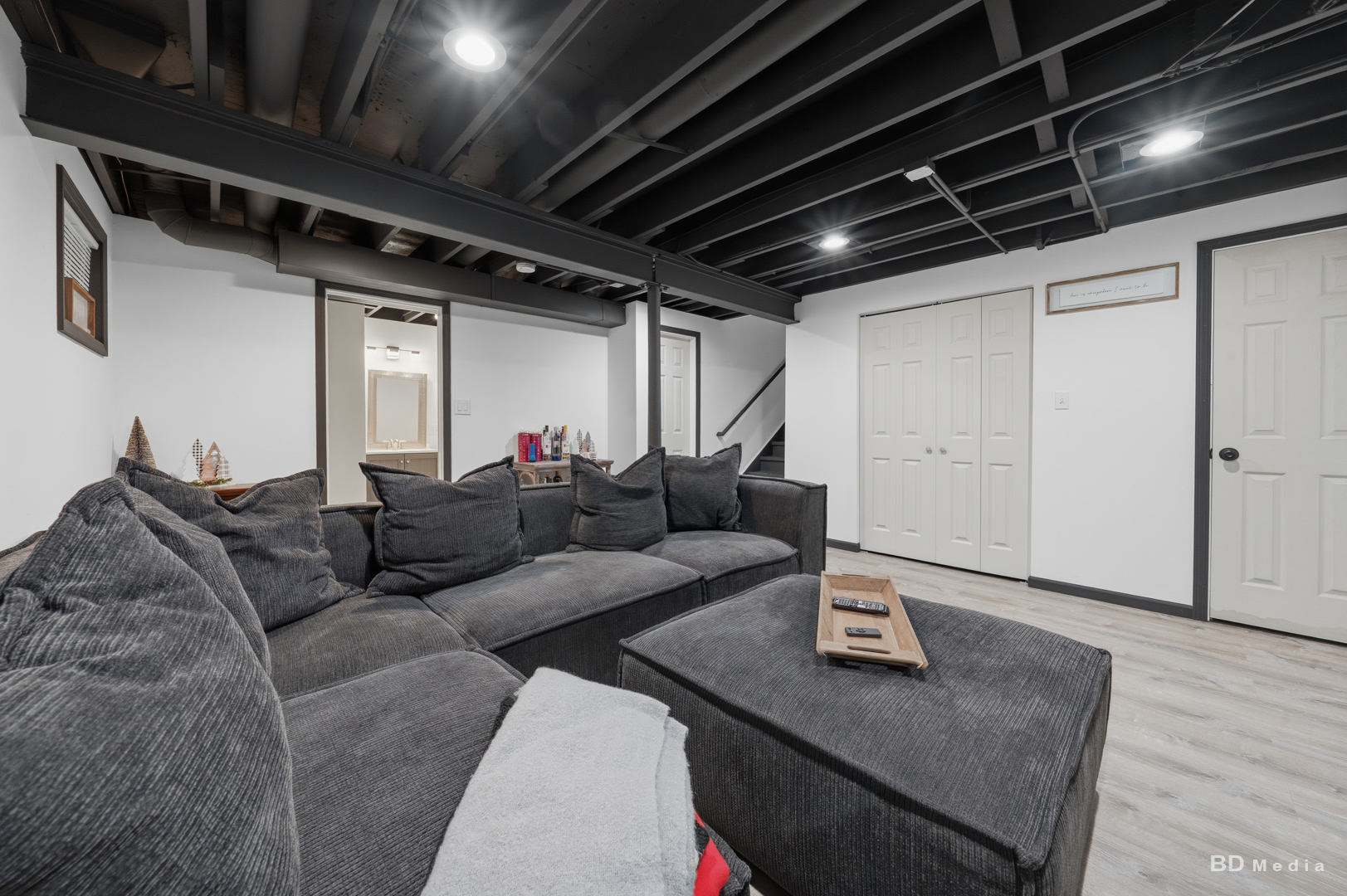 25606 Jonquil Lane Monee, IL 60449 - Photo 23 of 38 a living room with furniture and wooden floor