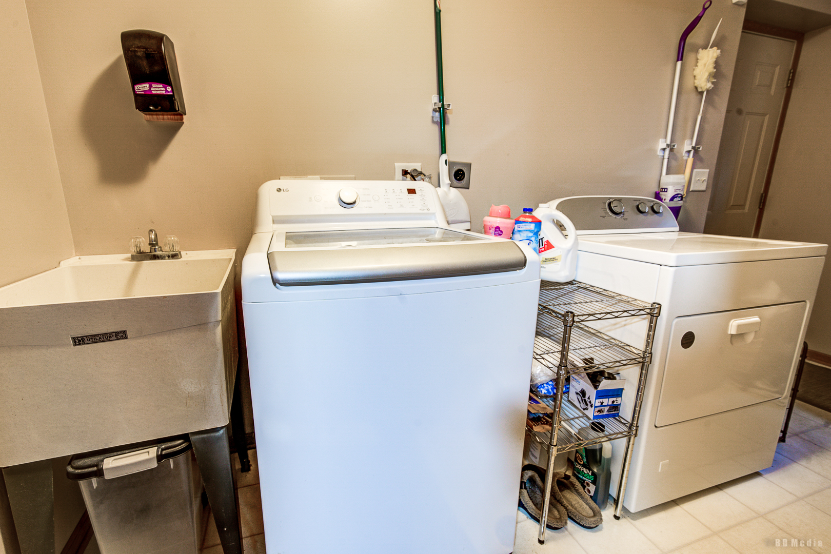 25606 Jonquil Lane Monee, IL 60449 - Photo 27 of 38 a utility room with dryer and washer