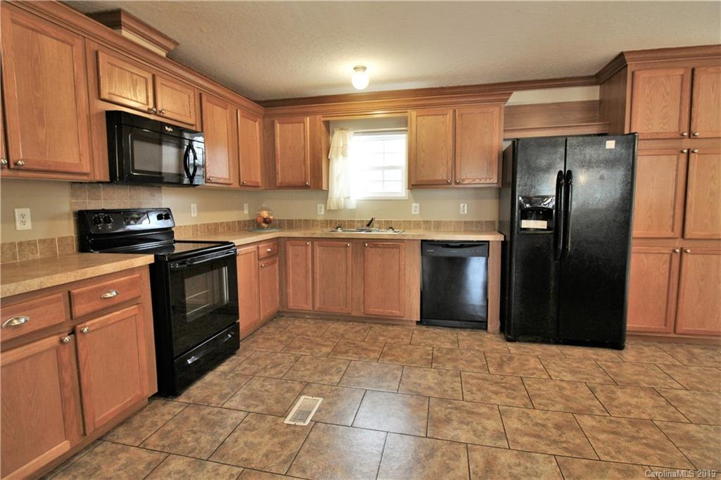 1186 Stateline Road Clover, SC 29710 - Photo 8 of 18 Gallery Image 8