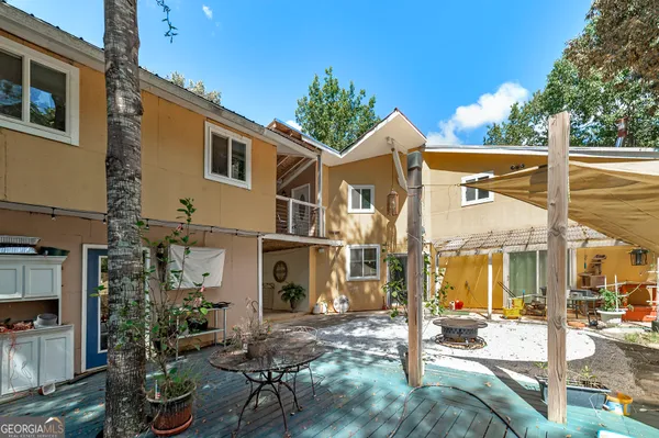 a view of yard with trees