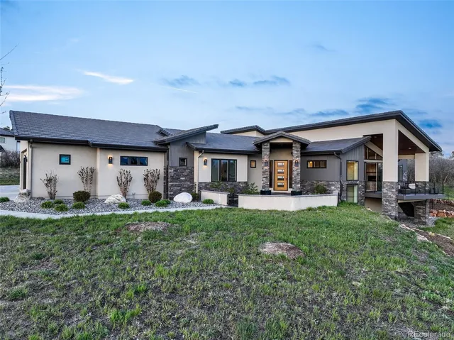 a view of a house with backyard porch and garden