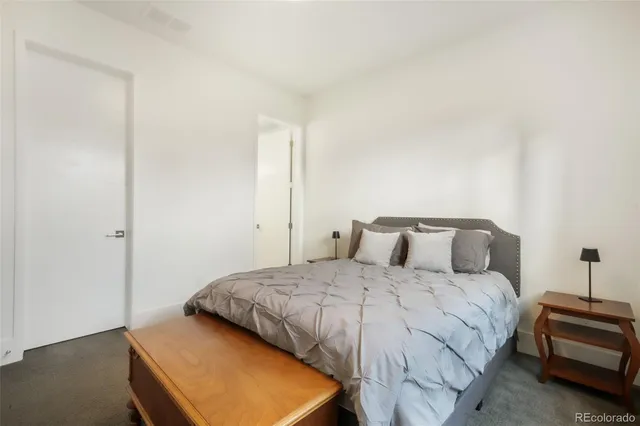 a en suite bathroom with a double vanity sink and a mirror