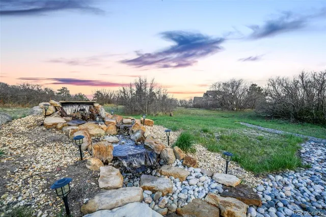 a view of a house with backyard
