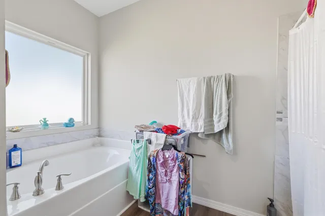 a view of backyard of the house