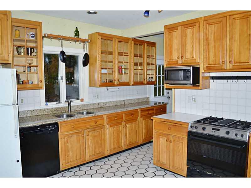 93 Harding Road Brunswick, ME 04011 - Photo 4 of 32 Kitchen.