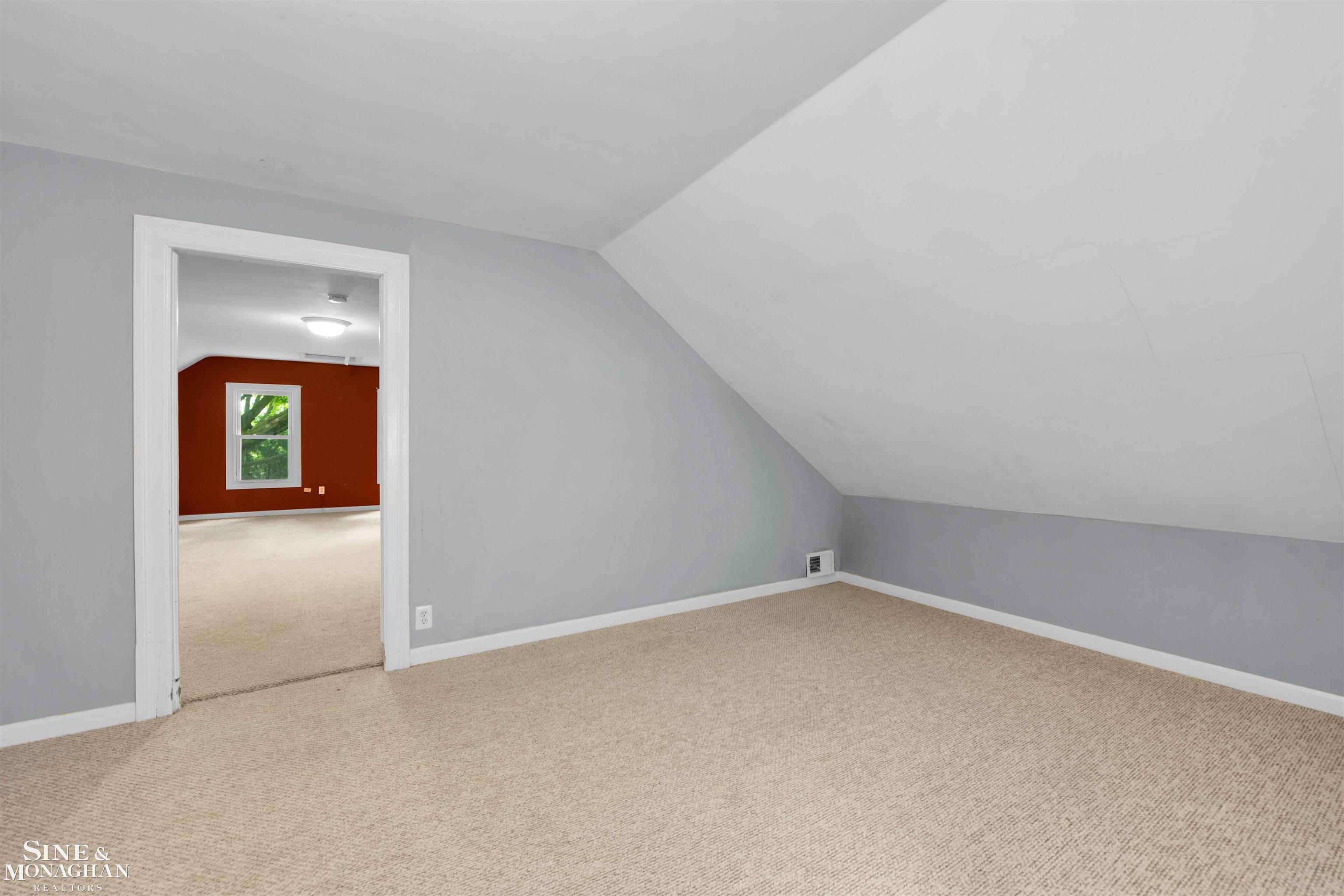 213 Muir Road Grosse Pointe Farms, MI 48236 - Photo 12 of 21