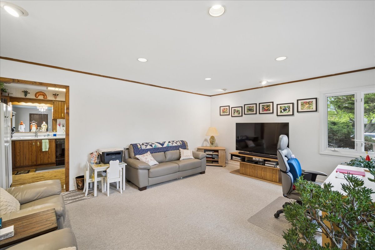 1112 Whitfield Road Northbrook, IL 60062 - Photo 10 of 23 Gallery Image 10