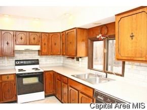 24464 Brookwood Hills Road Athens, IL 62613 - Photo 4 of 12 Gallery Image 4