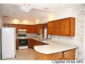 24464 Brookwood Hills Road Athens, IL 62613 - Photo 5 of 12 Gallery Image 5