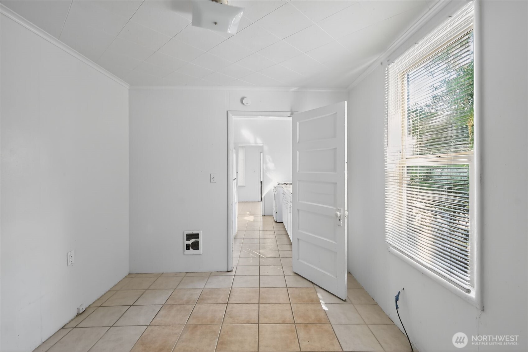 208 North M Street Aberdeen, WA 98520 - Photo 12 of 18 a view of a bathroom with a sink and a toilet